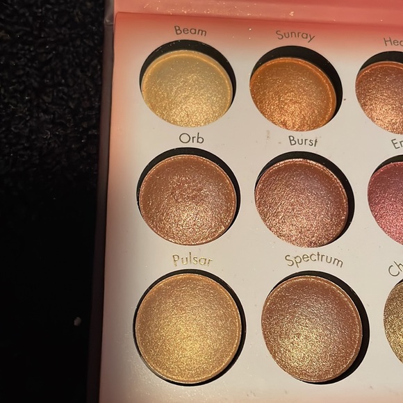 Jade infused Ecotools makeup brushes and Solar Flare 18 Color eyeshadow palette - Picture 6 of 7